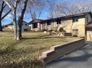 3850 Bassett Creek Dr, Golden Valley, MN 55422