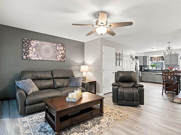 4th image of 1029 S. Mammoth Road #32