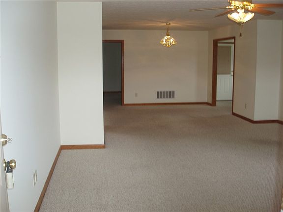 5th image of 3927 Oak Trail Dr