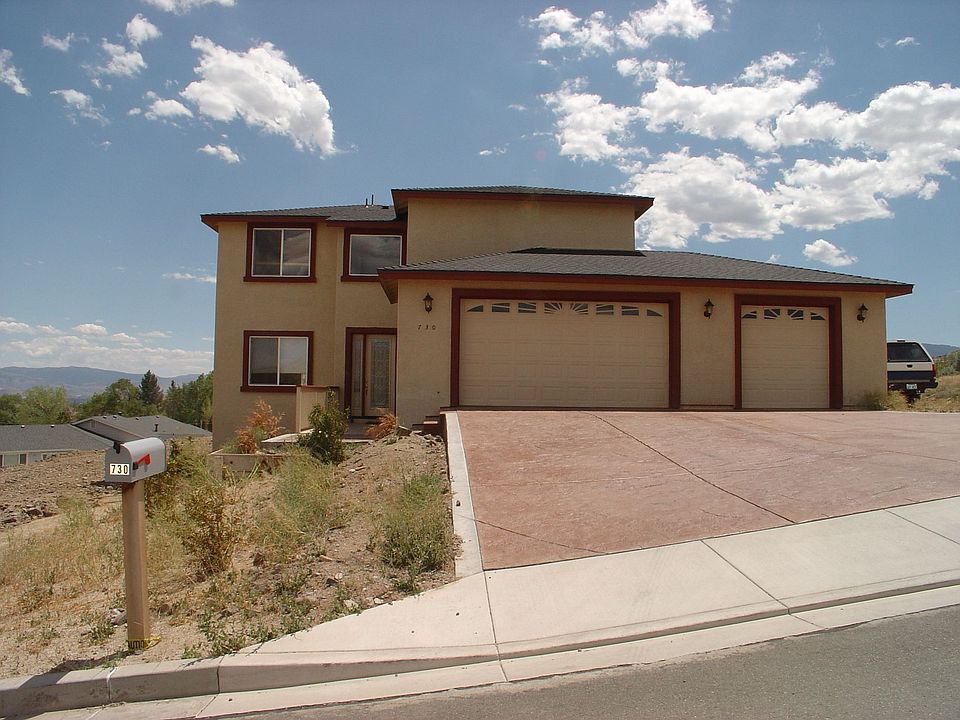 Elevated lot, oversized 3 car garage