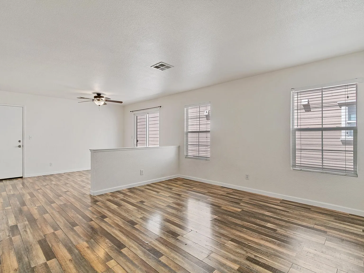 5 bed, 2003 sqft, $3,450 — Photo 3