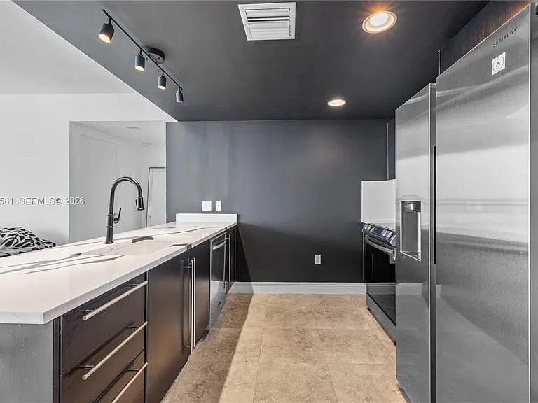 665 NE 25th St #1504 — Photo 15