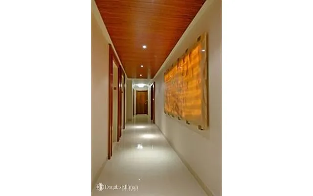 Rented by Douglas Elliman | media 19