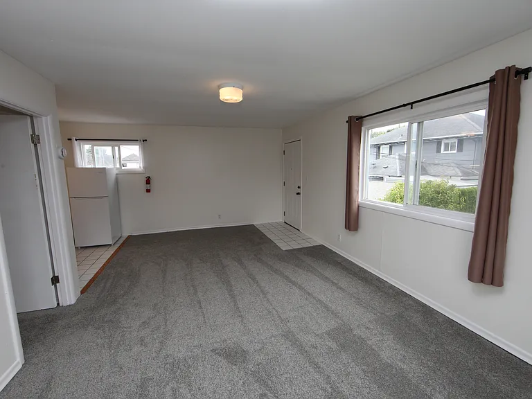 205 W 2nd St #6 — Photo 10