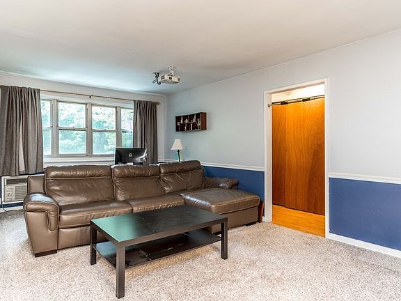 3rd image of 230-12 Kingsbury Ave #2