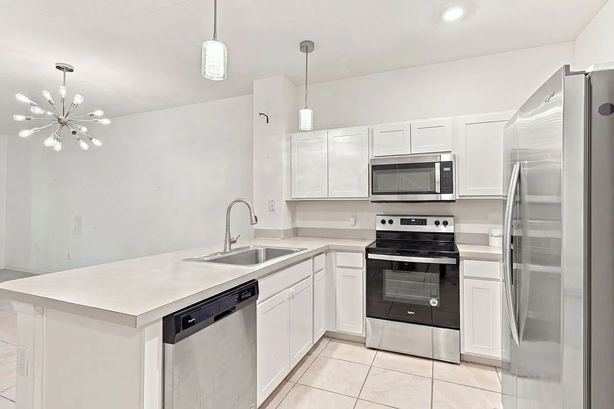3 bed, 2.5 bath, 1532 sqft, $3,400 — Photo 3