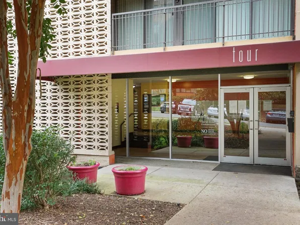 4 Van Dorn St APT 301, Alexandria, VA 22304
