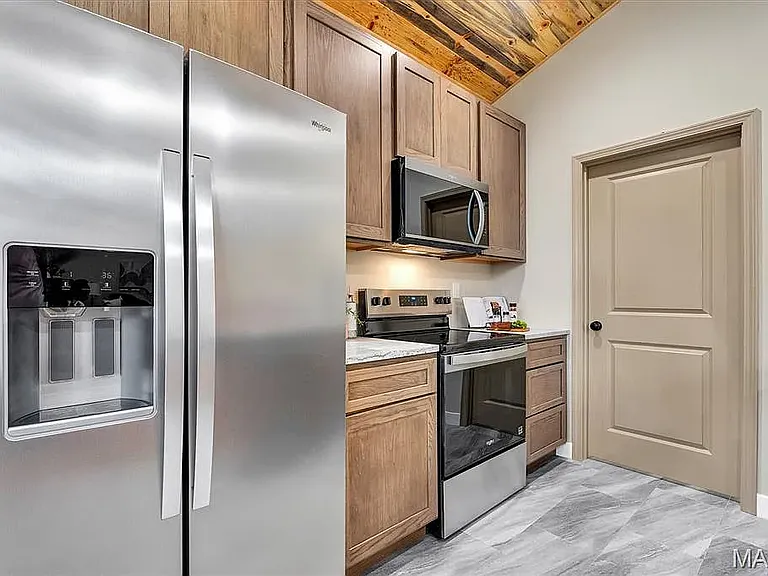 208 Walnut St — Photo 3