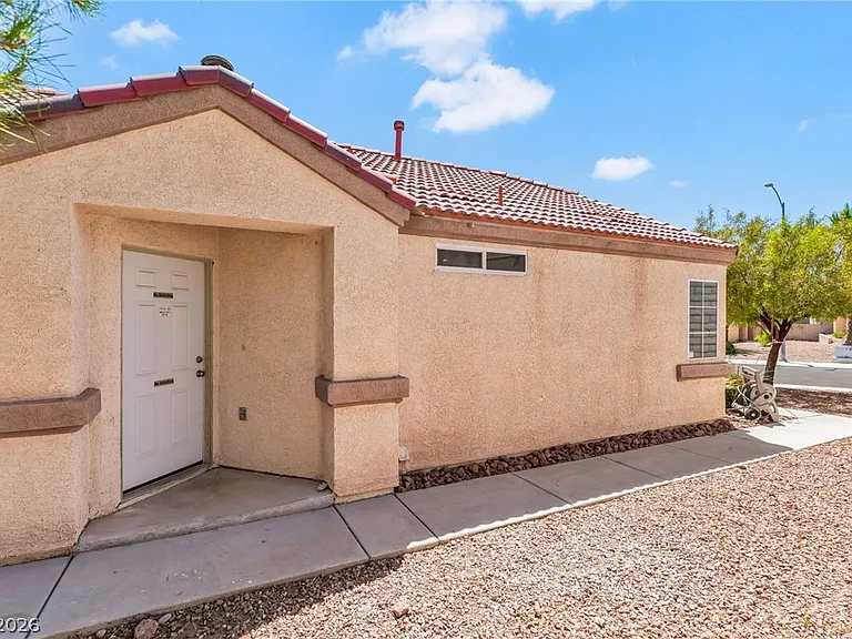 8924 Colorful Pines Ave — Photo 2