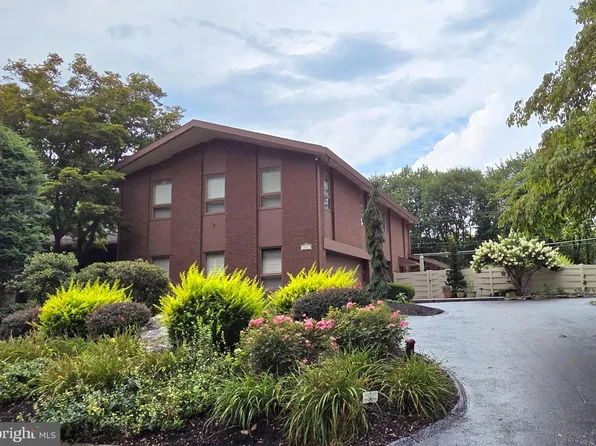 1617 Meadowlark Rd, Wyomissing, PA 19610