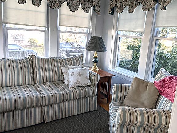 4th image of 137 Stockton Ave #1