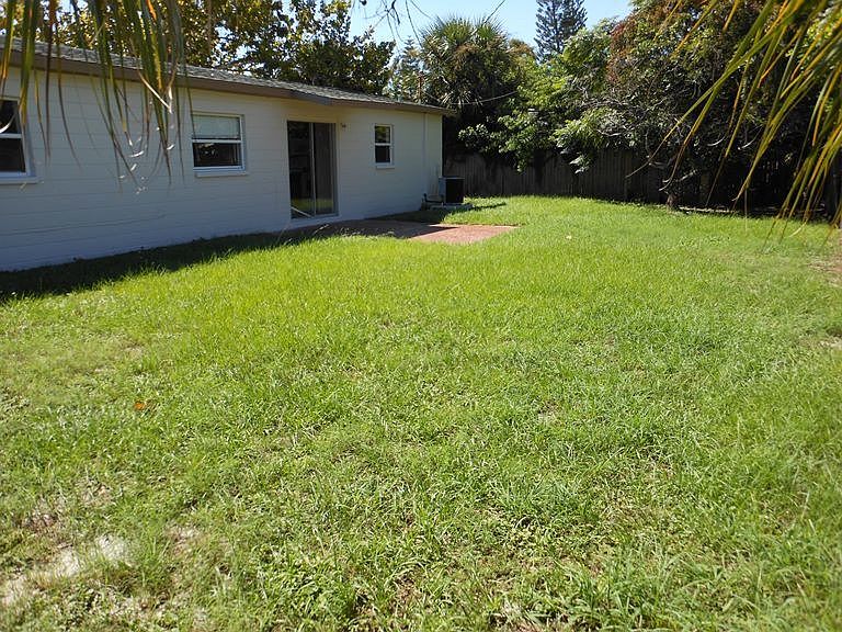 1st image of 301 Dolphin Ave SE