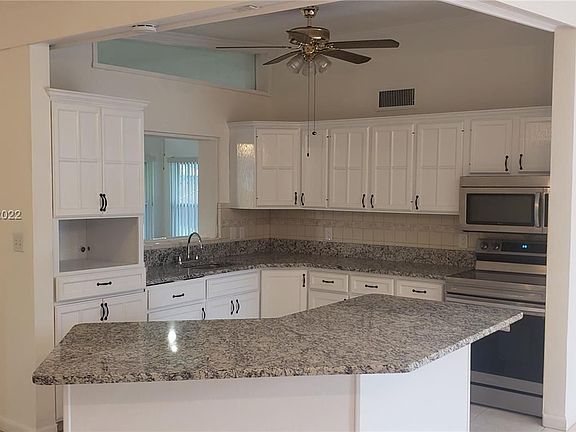 4th image of 310 Olive Ave #A