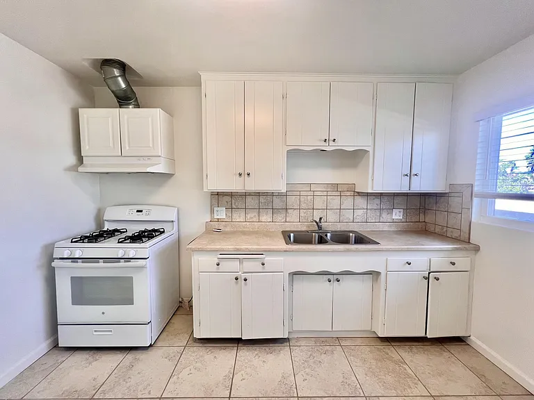 Eat-in Kitchen