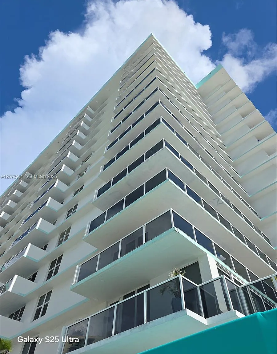Sea Air Towers Condo — Photo 3