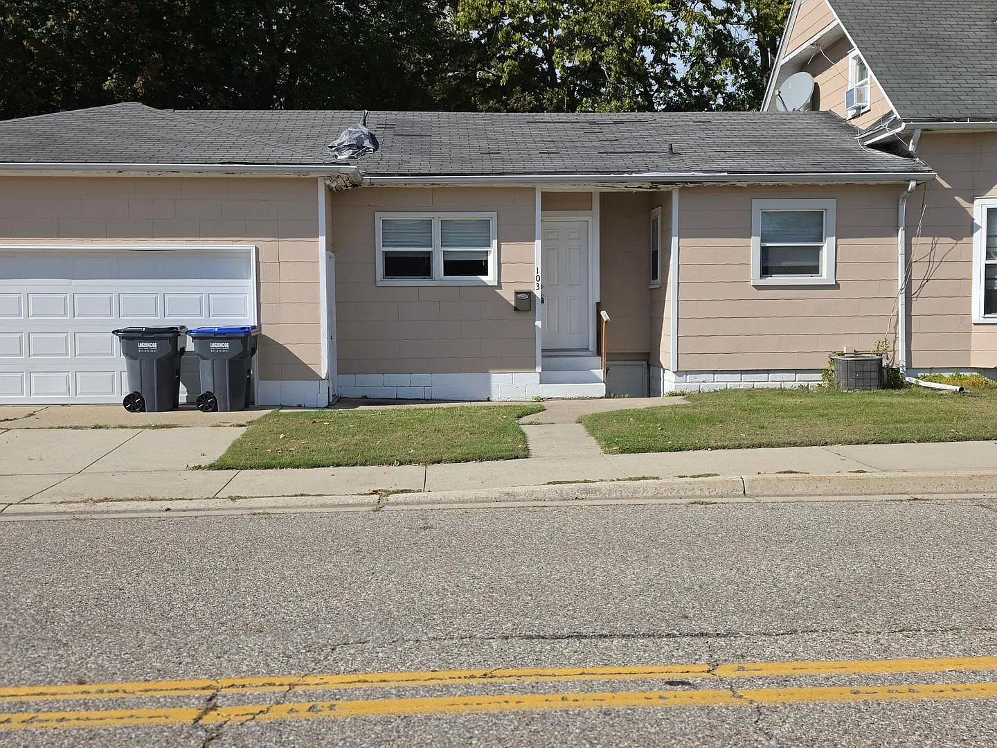 103-111 W Mars-Berrien — Photo 1