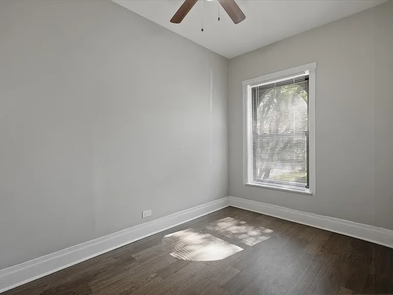 5020 S Blackstone Ave #204 — Photo 6
