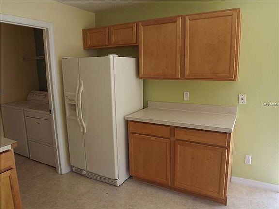 5th image of 32 Windrose Dr
