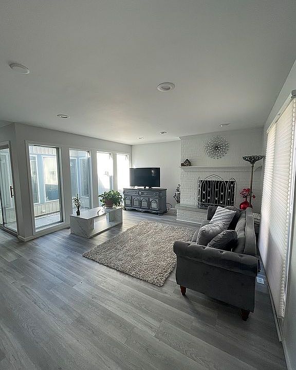1st image of 12 Temple Garden Ct