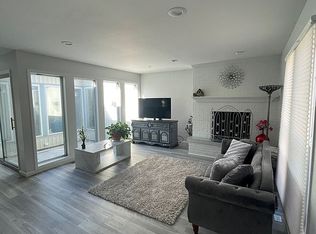 12 Temple Garden Ct, St Charles, IL 60174