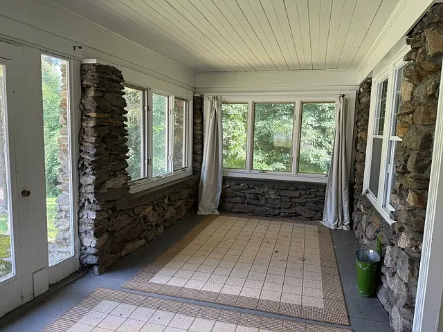 Enterprise Dr — Photo 17