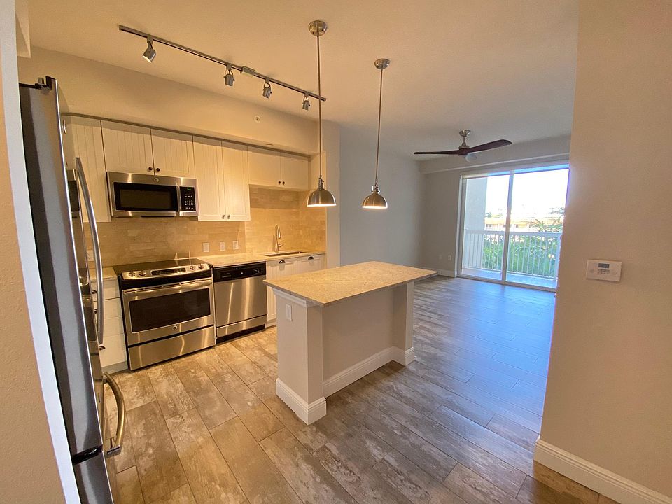 1st image of 1701 SE 17th St #534