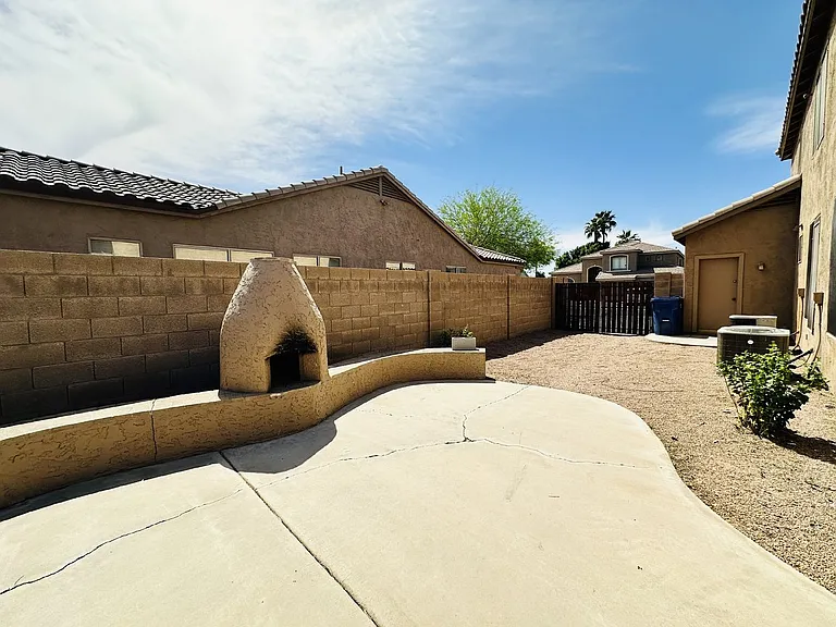 672 W Raven Dr — Photo 43