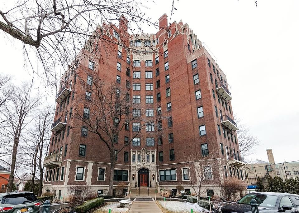 1st image of 800 W Ferry St APT 5C