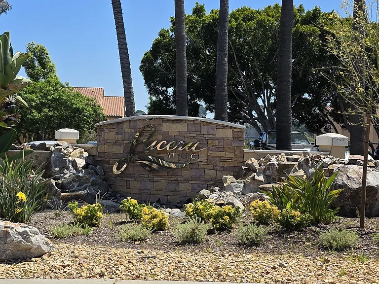 Shoreline Dr — Photo 1