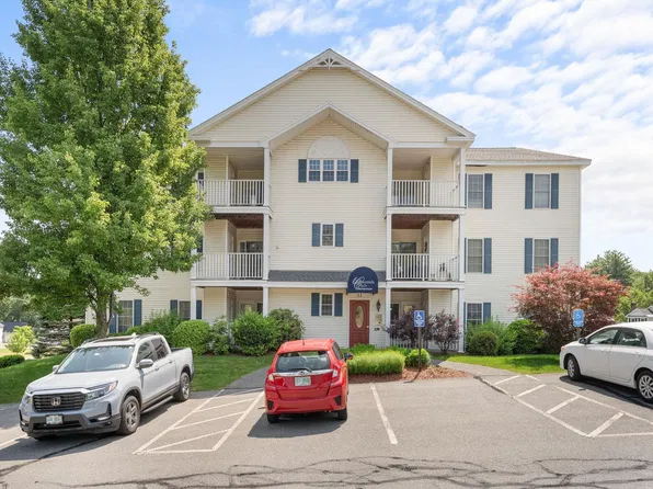 11 Crosswoods Path #3B, Merrimack, NH 03054