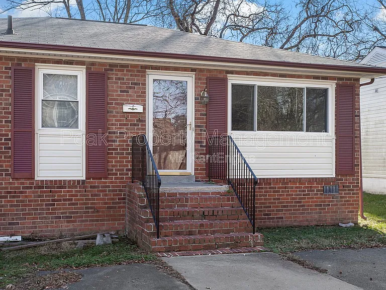 11 N Fern Ave — Photo 4