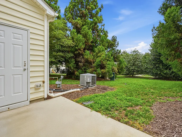 221 Grey Elm Trl — Photo 26