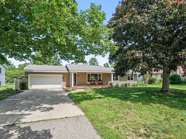 2205 Whispering Dunes Dr, Holland, MI 49424