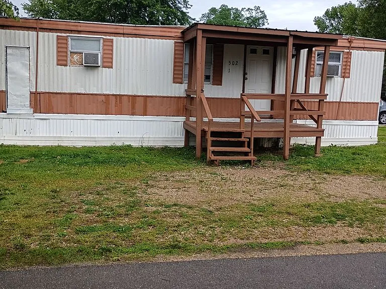 501 S Hickory St — Photo 3