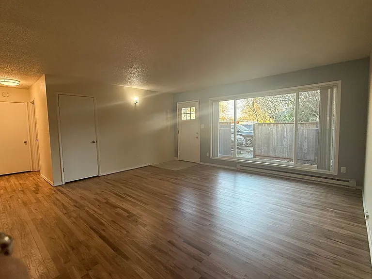 0138-01 Reed Apartments — Photo 3