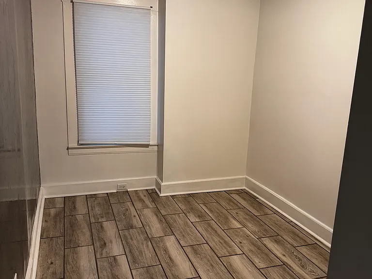 1447 Lakeland Ave — Photo 10