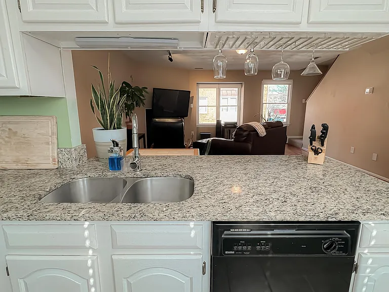 519 W 20th St #302 — Photo 32
