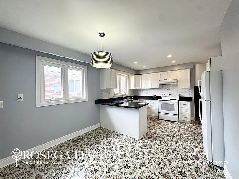 11 Roseville Dr #1 — Photo 3