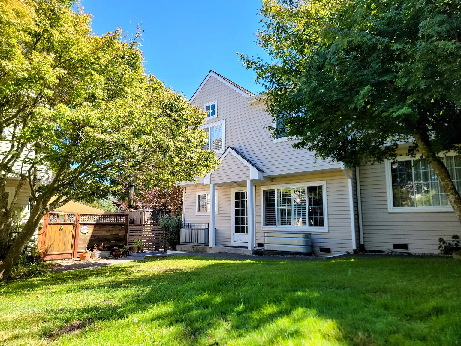 120 Golden Ridge Ave — Photo 1