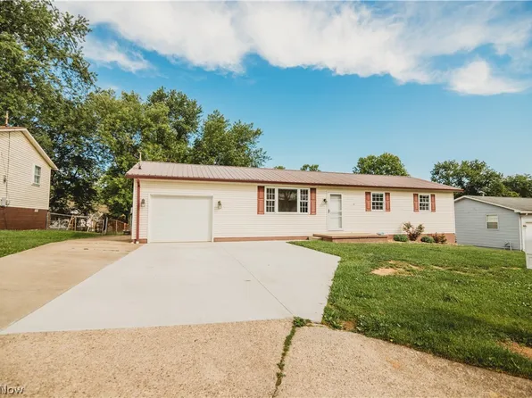 239 Locust Dr, Mineral Wells, WV 26150