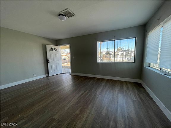 4th image of 2410 Poplar Ave