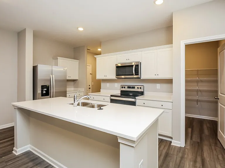247 Pond Ct — Photo 8