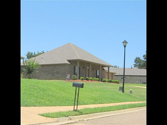 1st image of 104 Belle Chasse Dr