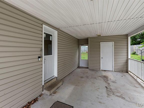 3rd image of 1858 New Madrid St