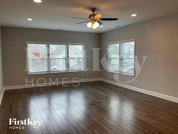 3 bed, 3.0 bath, 2430 sqft, $2,790 — Photo 3