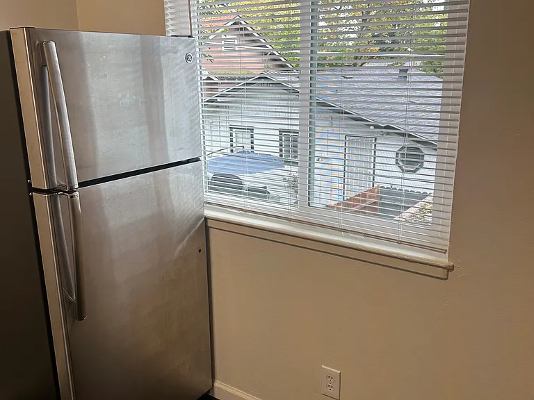 3318 V St #5 — Photo 5