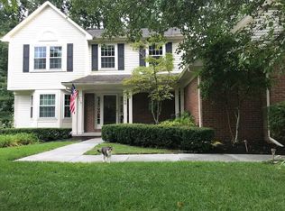 444 Woodridge Ct, Lake Orion, MI