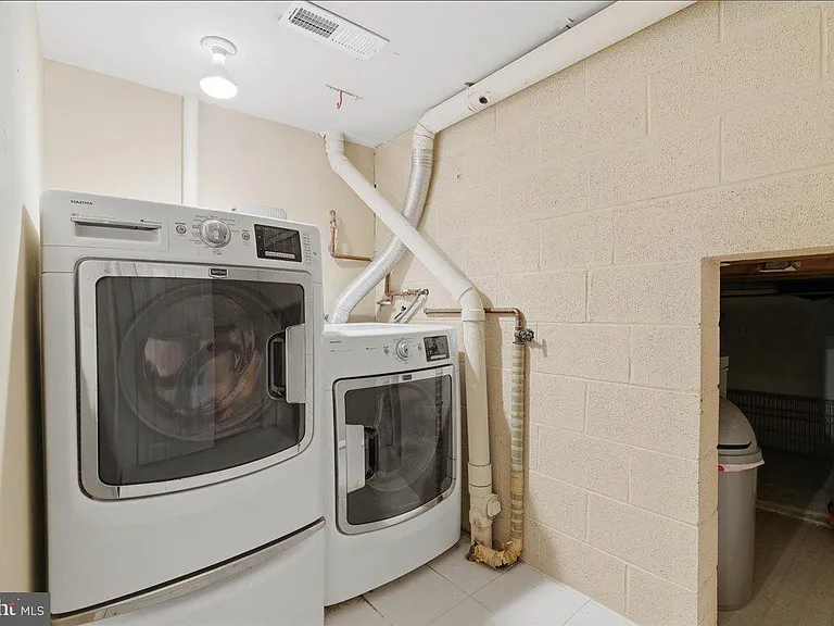 1433 McLean Mews Ct — Photo 43