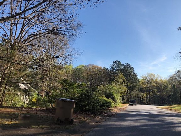 5th image of 624 Victoria Ln