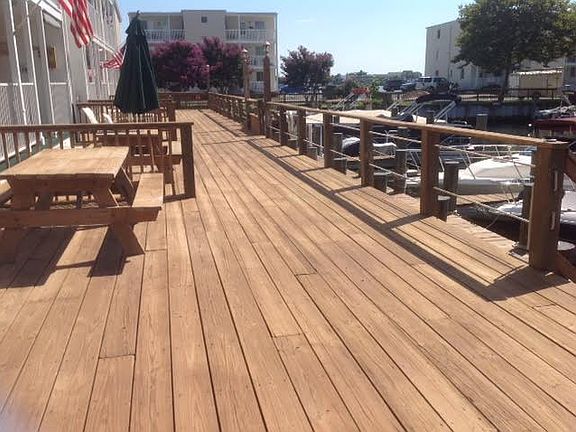 NICE DECK FOR COOK OUTS